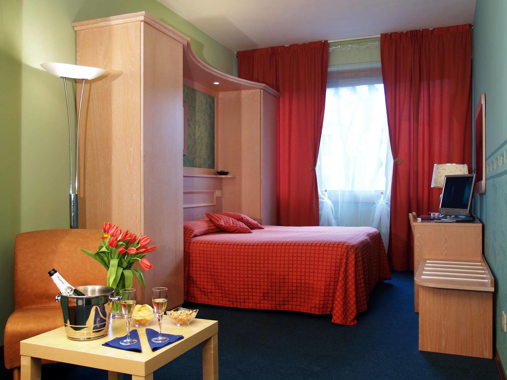 Hotel Meridiana Firenze Bagian luar foto