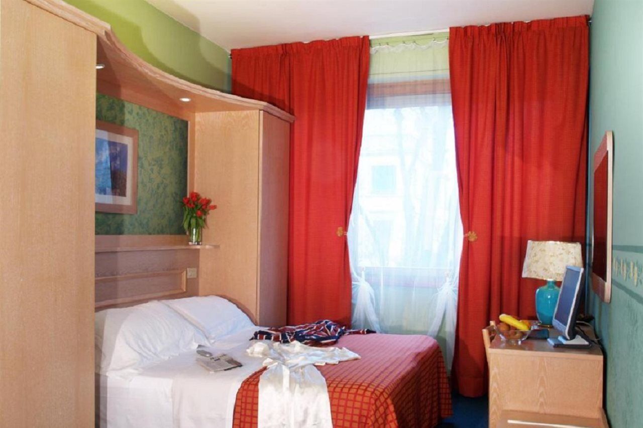 Hotel Meridiana Firenze Bagian luar foto