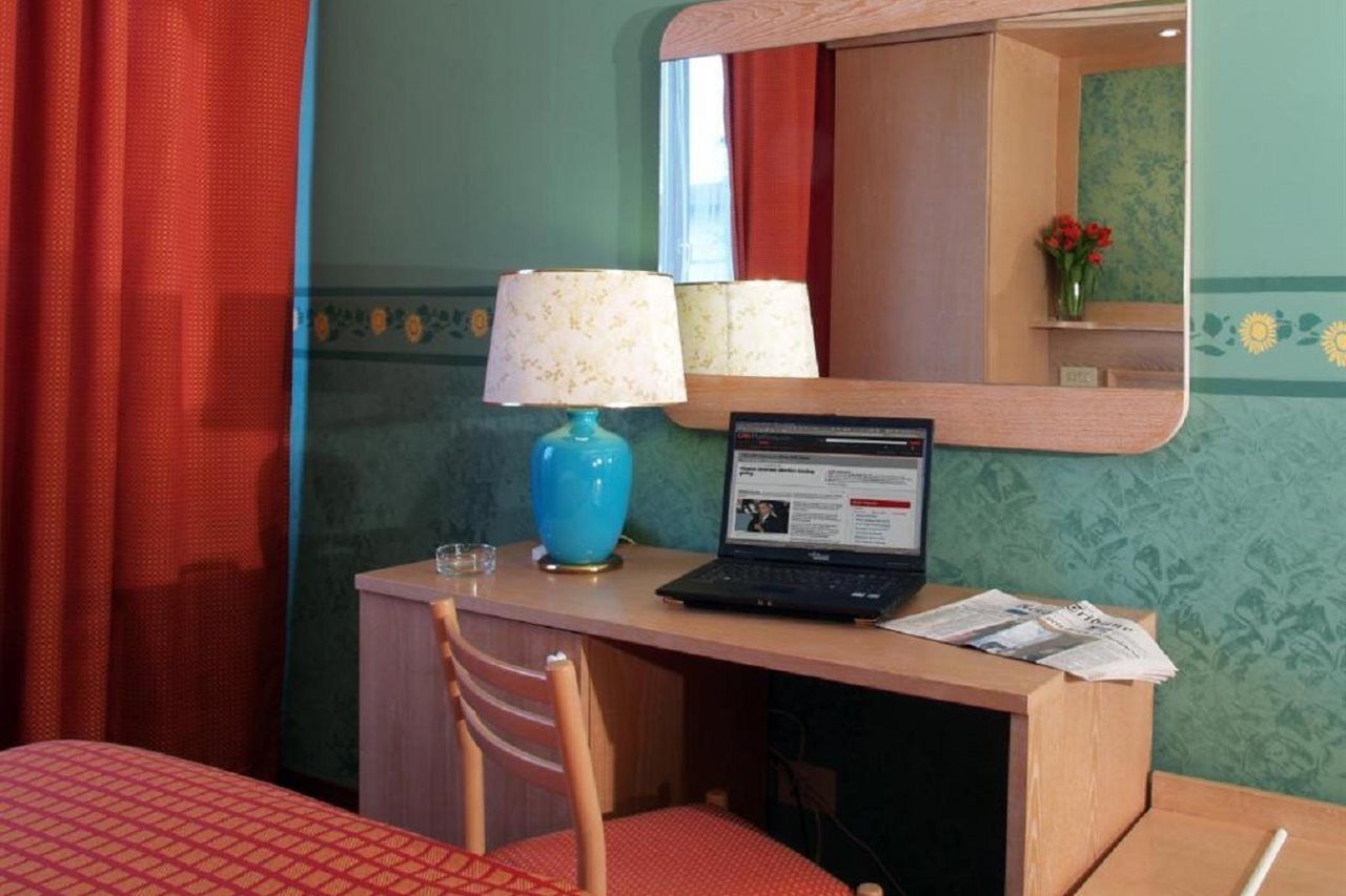 Hotel Meridiana Firenze Bagian luar foto