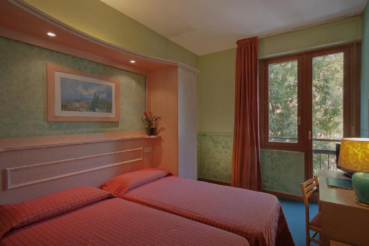 Hotel Meridiana Firenze Bagian luar foto